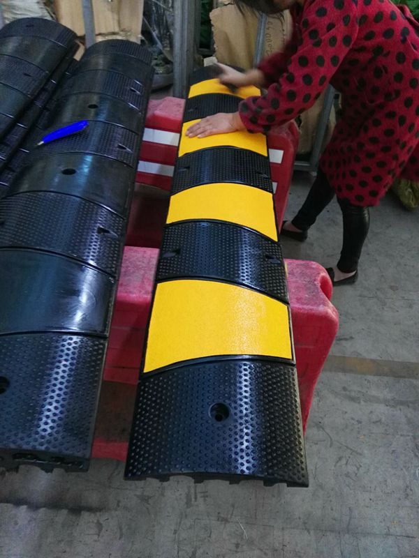 TS265 2 - Road Parking Rubber Traffic Speed Bump TS265